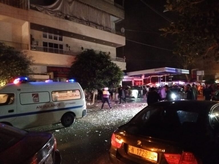 8 جرحى في الغارة على النبطية.. وعائلة تحت الركام 3 8 جرحى في الغارة على النبطية.. وعائلة تحت الركام – PHOTO 2024 02 14 20 57 36