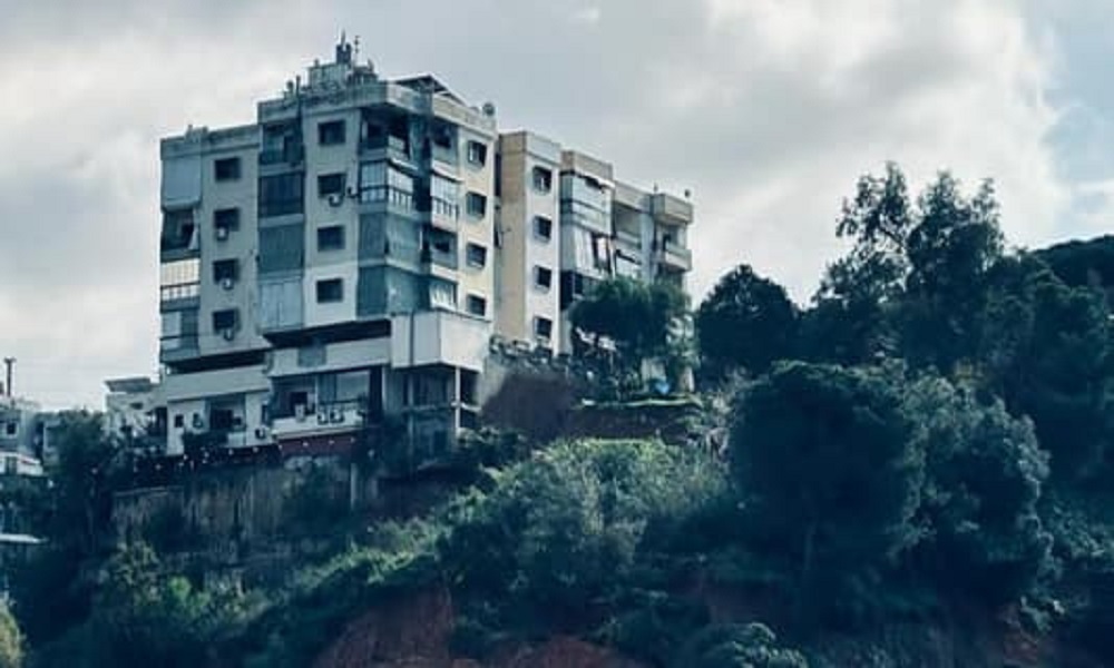 مبنى مُهدّد بالانهيار! – مبنى