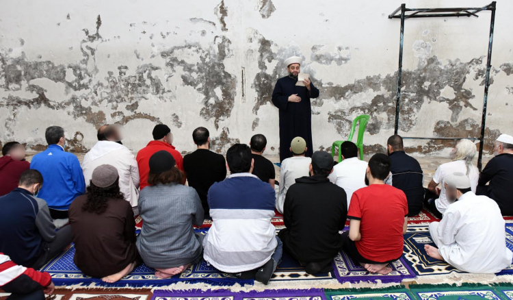 صلاة العيد في سجن رومية (صوَر) – f3e0196e182ae4d4f61444cc3cf0acad