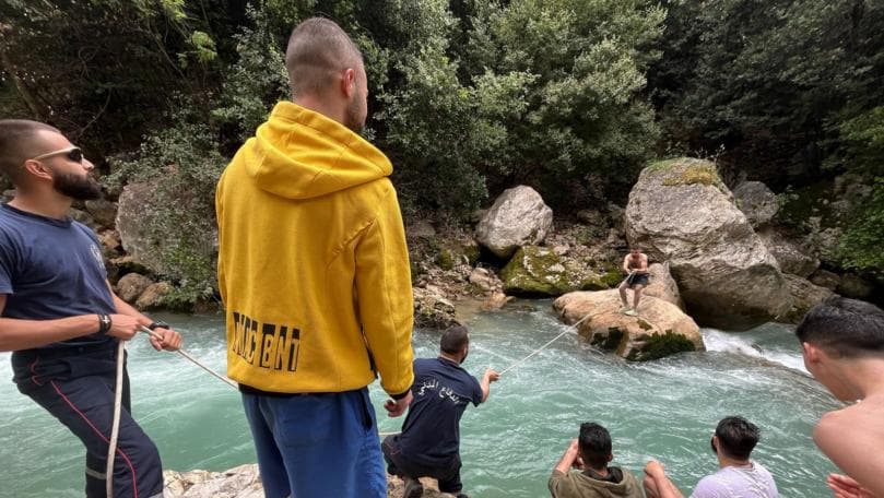 جرفهم التيّار أثناء السّباحة... وهذا ما جرى! 1 جرفهم التيّار أثناء السّباحة... وهذا ما جرى! – الدفاع