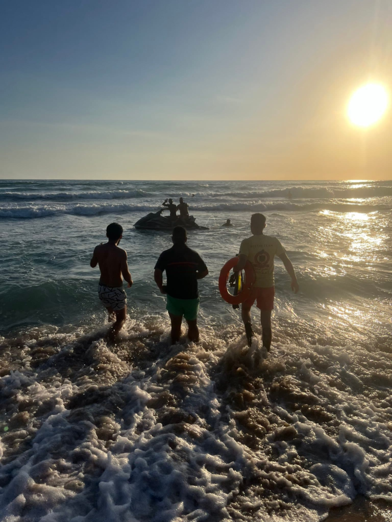  إنقاذ مواطنين من الغرق مقابل شاطئ جبيل – image 10