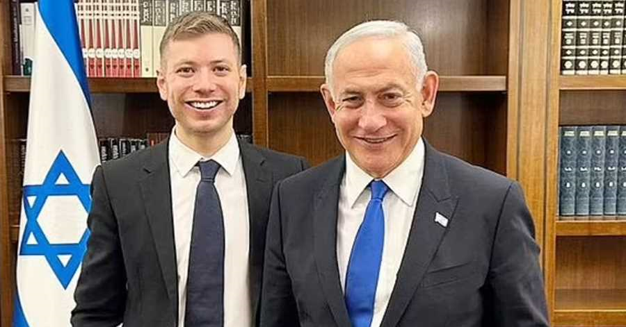 نجل نتنياهو يعتدي على والده!