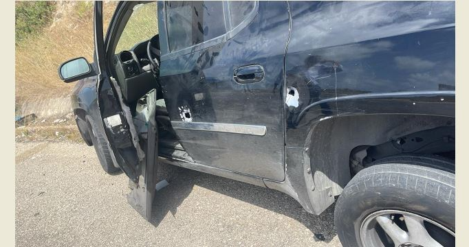 مطاردة وسلب مبلغ مالي كبير على طريق أبو الاسود - صور ..! – سيارة