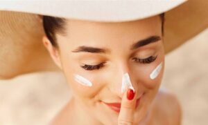 مخاوف كبرى.. واقي الشمس قد يسبب السرطان