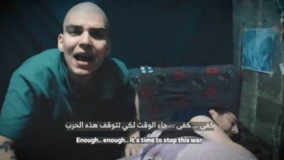 أسير إسرائيلي بغزة يبكي ويشتكي قلة الطعام والتدهور النفسي – 535