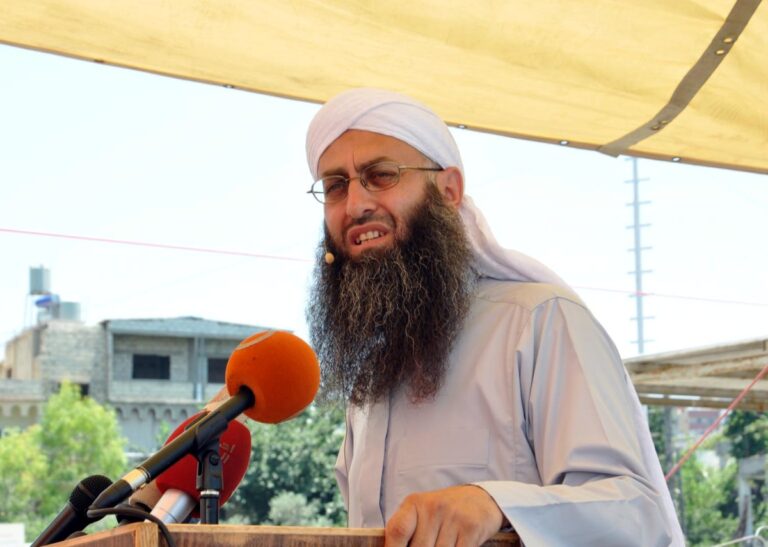 بالصّور ـ تزامناً مع الجلسة التشريعية.. ”أحمد الأسير“ في ساحة النجمة! – أحمد الأسير