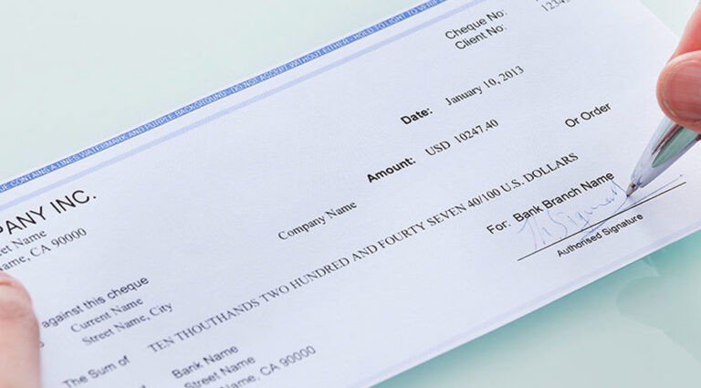 مرور سنة على إعطاء أول جرعة لقاح بالعالم.. الصحة العالمية 3 مرور سنة على إعطاء أول جرعة لقاح بالعالم.. الصحة العالمية – الشيكات المصرفية