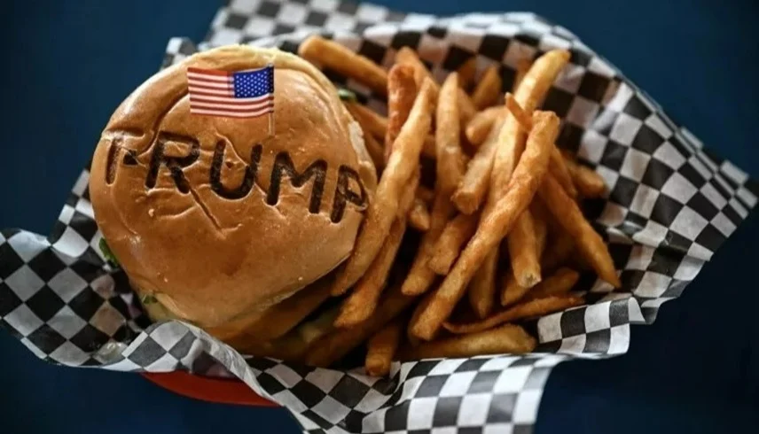 لبناني يٌشعل الجدل في تكساس بـ”ترامب برغر”.. مطعم بـ نكهة سياسية يثير الإنقسام! 1 لبناني يٌشعل الجدل في تكساس بـ”ترامب برغر”.. مطعم بـ نكهة سياسية يثير الإنقسام! – 20256220413158UP