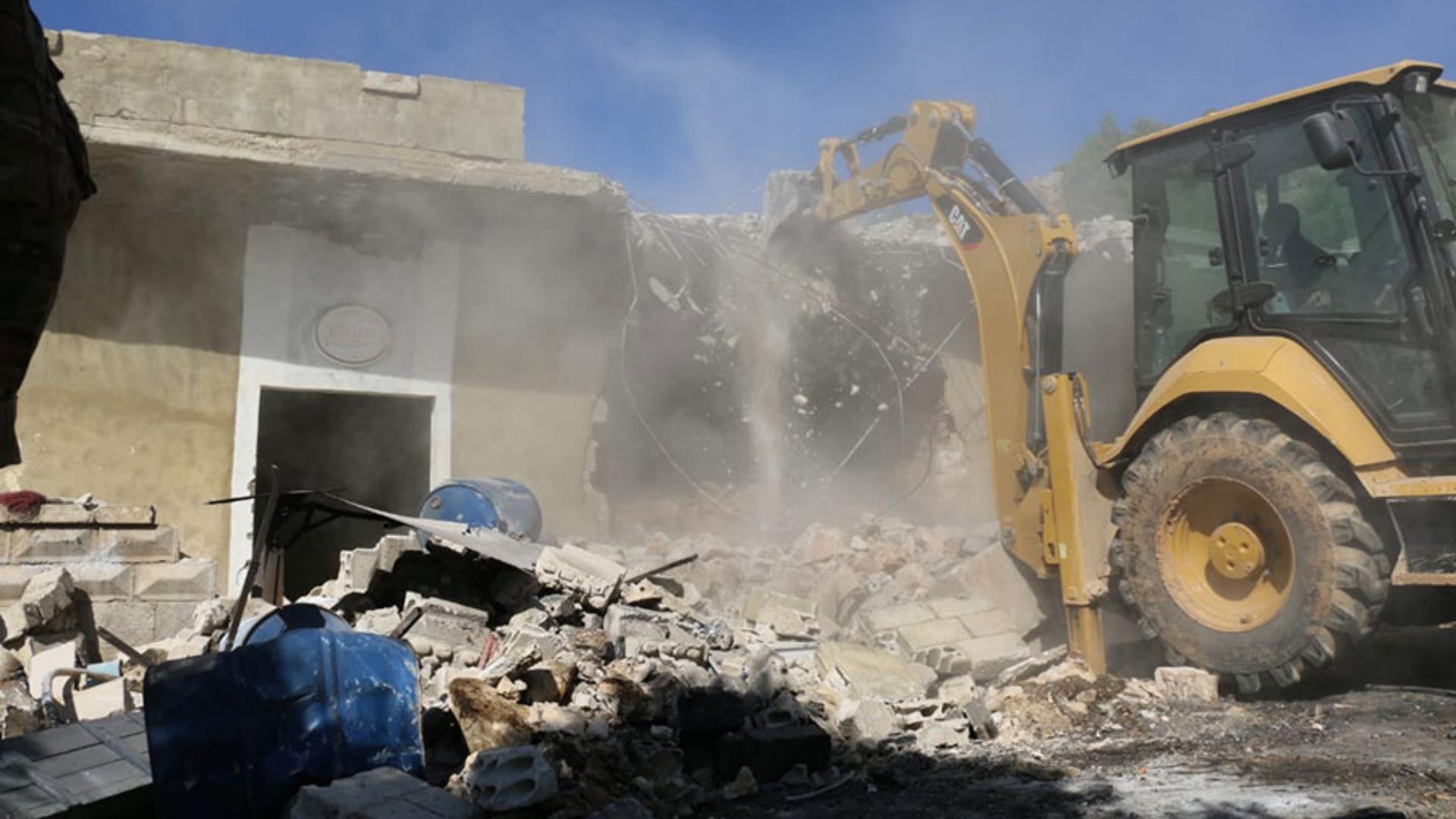 بالصور: الجيش يهدم معامل الكبتاغون! 1 بالصور: الجيش يهدم معامل الكبتاغون! – 471164139844