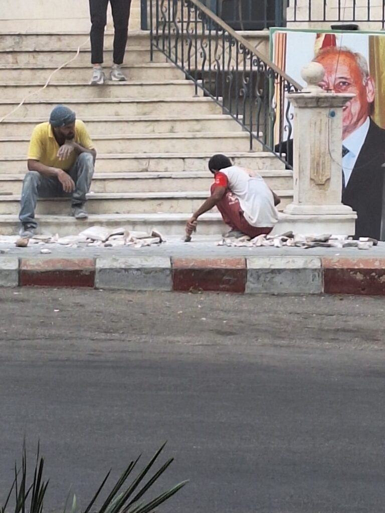 بالصور - بلدية حارة صيدا تعلن عن بدء ورشة صيانة الشوارع والأرصفة والصرف الصحي ومبنى القصر البلدي 3 بالصور - بلدية حارة صيدا تعلن عن بدء ورشة صيانة الشوارع والأرصفة والصرف الصحي ومبنى القصر البلدي – PHOTO 2025 06 13 09 11 09 2