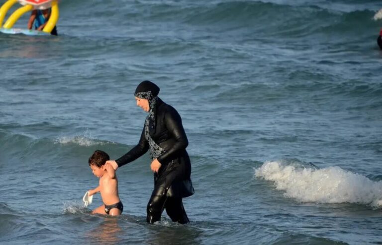 بالصّور: "البوركيني" في المسابح والشواطئ السّوريّة – بوركيني