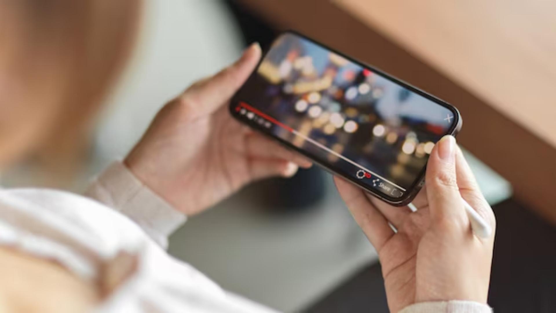 في لبنان .. فيديو لعلاقة حميمة على شرفة يُشعل مواقع التواصل – فيديو