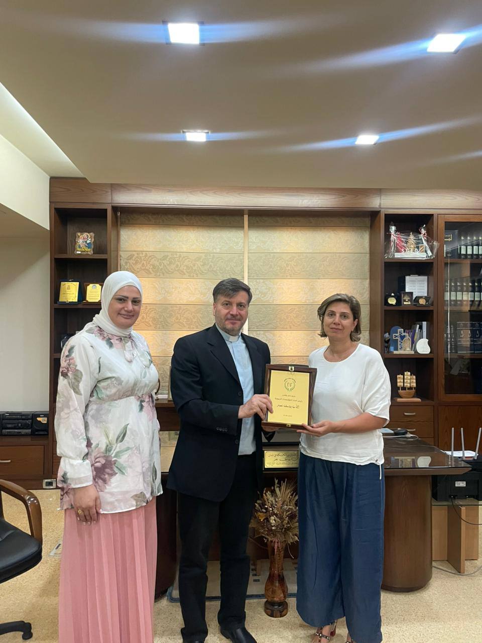 زيارة شكر وتعاون تربوي: مدرسة الفرير ـ المريجة تكرّم الأب يوسف نصر.