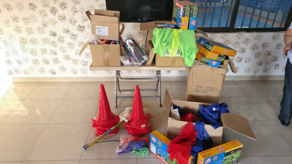 مركز الخدمات الاجتماعية حارة صيدا يقدم تجهيزات رياضية لنادي الشباب الرياضي – telegram cloud photo size 1 4911281213508005840 y