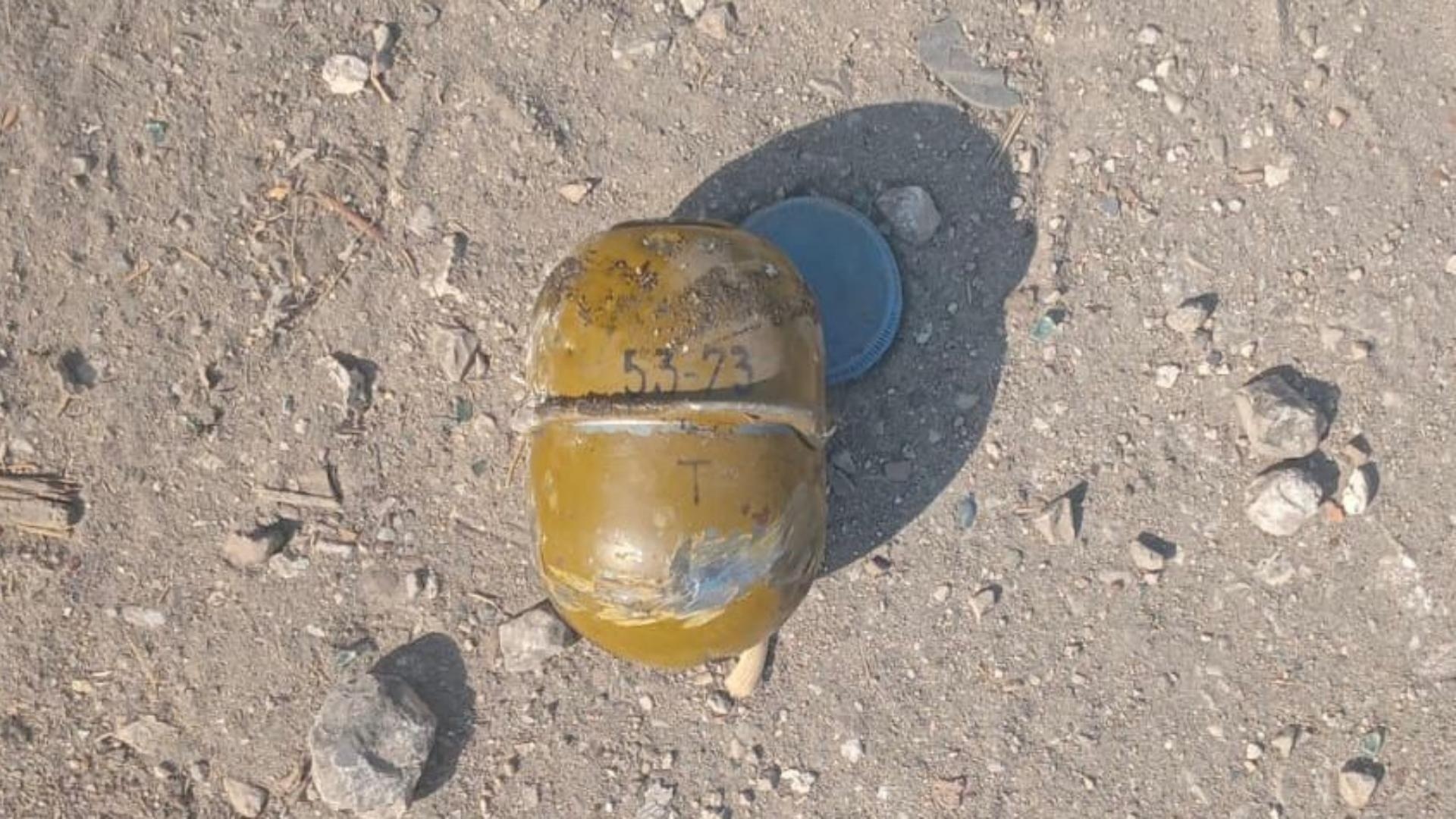 قنبلة يدوية منزوعة الصاعق قرب مدرسة – قنبلة