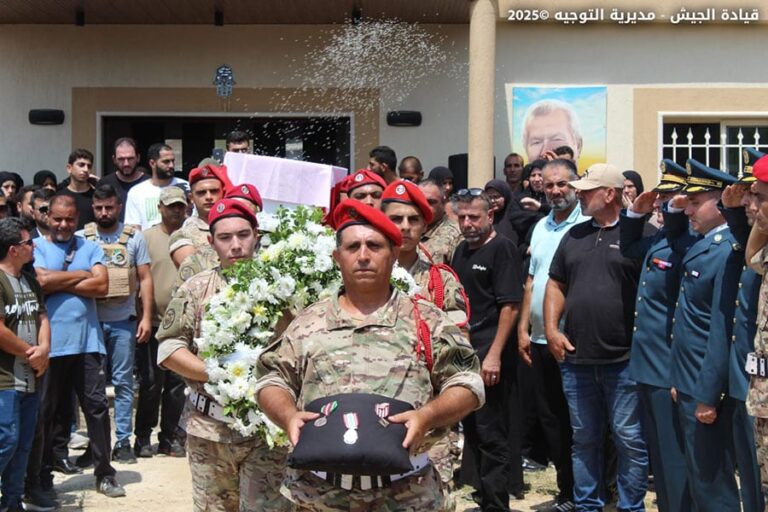 بالصور- قيادة الجيش شيعت شهداءها الخمسة