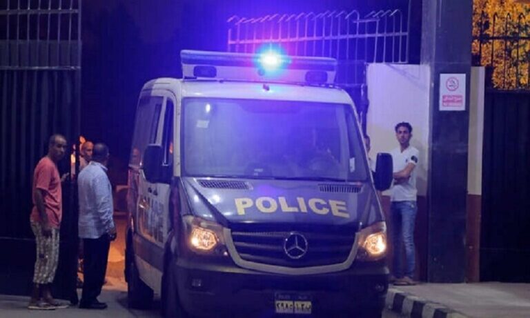 فيديو “إباحي” لضابطي شرطة يثير جدلًا.. ما القصة؟