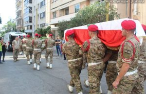 بالصور- قيادة الجيش شيعت شهداءها الخمسة 3 بالصور- قيادة الجيش شيعت شهداءها الخمسة – image 9