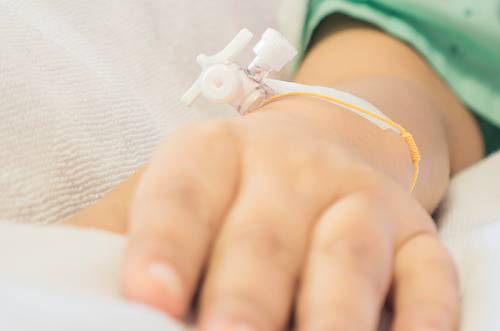 سرقوا تبرعات علاج طفلة... ومكتب جرائم المعلوماتية يكشف الجناة – طفلة