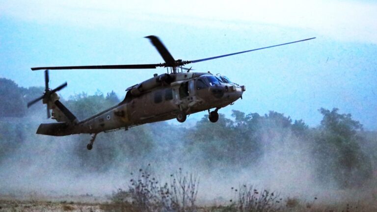 "معجزة" في سماء إيران... اصطدام مروحيتين إسرائيليتين خلال عملية سرّية – 7676776 500242