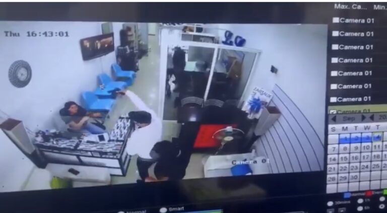 بالفيديو: في وضح النهار… سطو مسلّح على مركز تجميل!