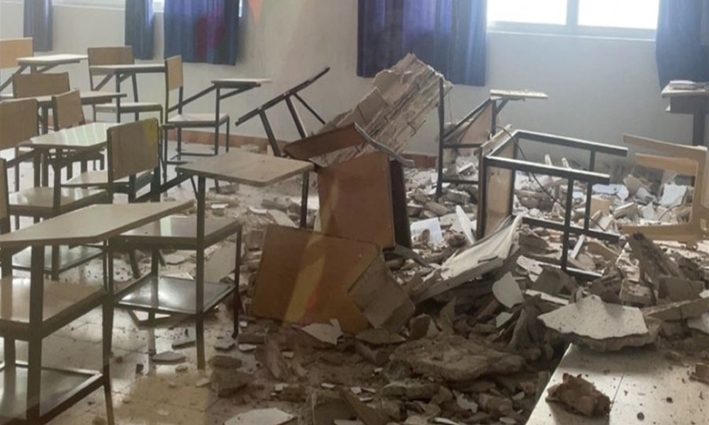بالصورة: إنهيار سقف صف مدرسي في صيدا! – image 56