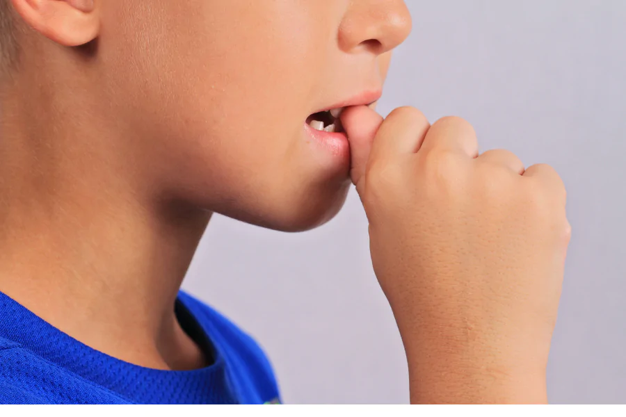 قضم الأظافر.. الخطر الصامت في طفولتنا! – image 147