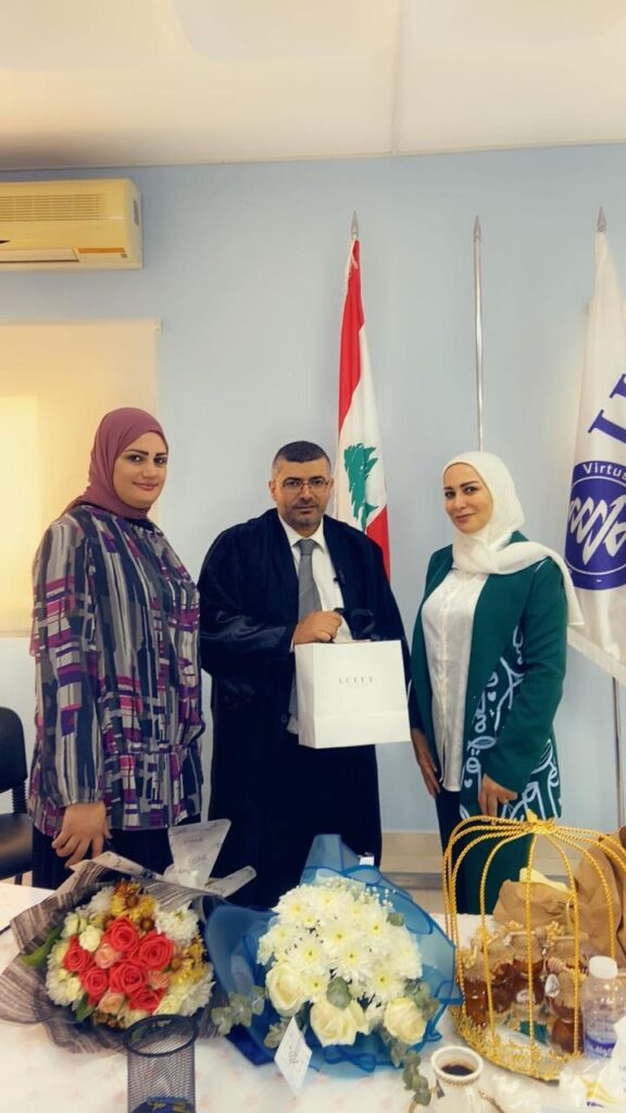 ماجستير في الإدارة التربوية بدرجة جيد جدًّا لرئيس منصة هدف حسن عسيلي./ نادين خزعل. 3 ماجستير في الإدارة التربوية بدرجة جيد جدًّا لرئيس منصة هدف حسن عسيلي./ نادين خزعل. – PHOTO 2025 11 10 13 14 10