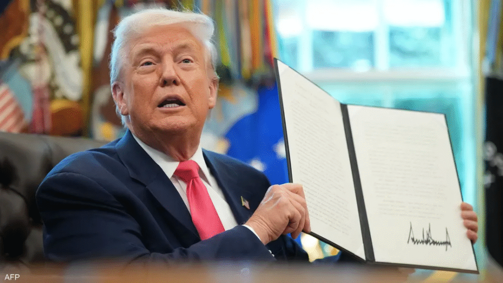 تطابق توقيع ترامب يحرج الحكومة الأميركية.. تفاصيل القصة 2 تطابق توقيع ترامب يحرج الحكومة الأميركية.. تفاصيل القصة – image 101