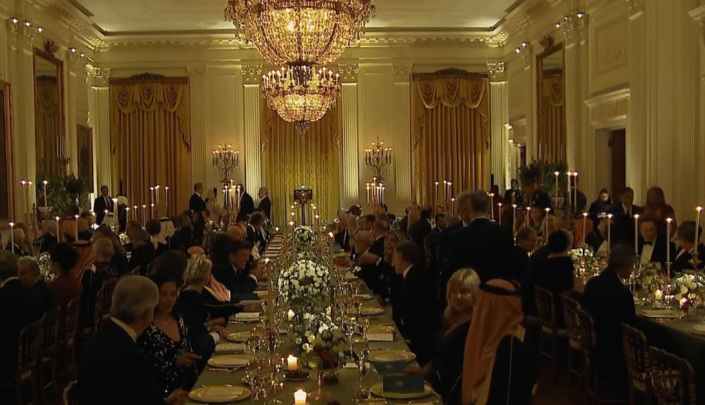 ليس ترمب ولا بن سلمان.. ضيف ثالث يخطف الأنظار داخل البيت الأبيض بـ"أكثر السيلفيات" قيمة ( صورة ) – image 128