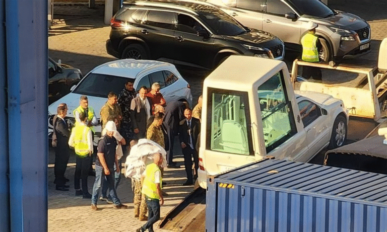 بالصورة- الـ Popemobile المخصصة لقداسة البابا وصلت – image 187