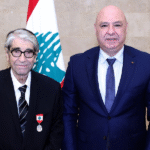 عون قلّد الفنان “أبو سليم” وسام الاستحقاق اللبناني – image 73