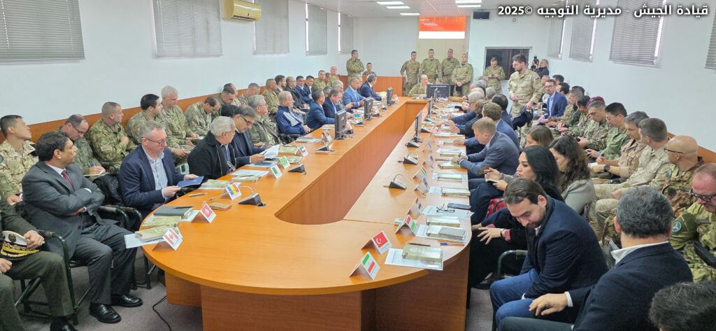 بالصور- سفراء يرافقون الجيش إلى الجنوب… وتأكيد على تطبيق الـ1701 2 بالصور- سفراء يرافقون الجيش إلى الجنوب… وتأكيد على تطبيق الـ1701 – 234918241482