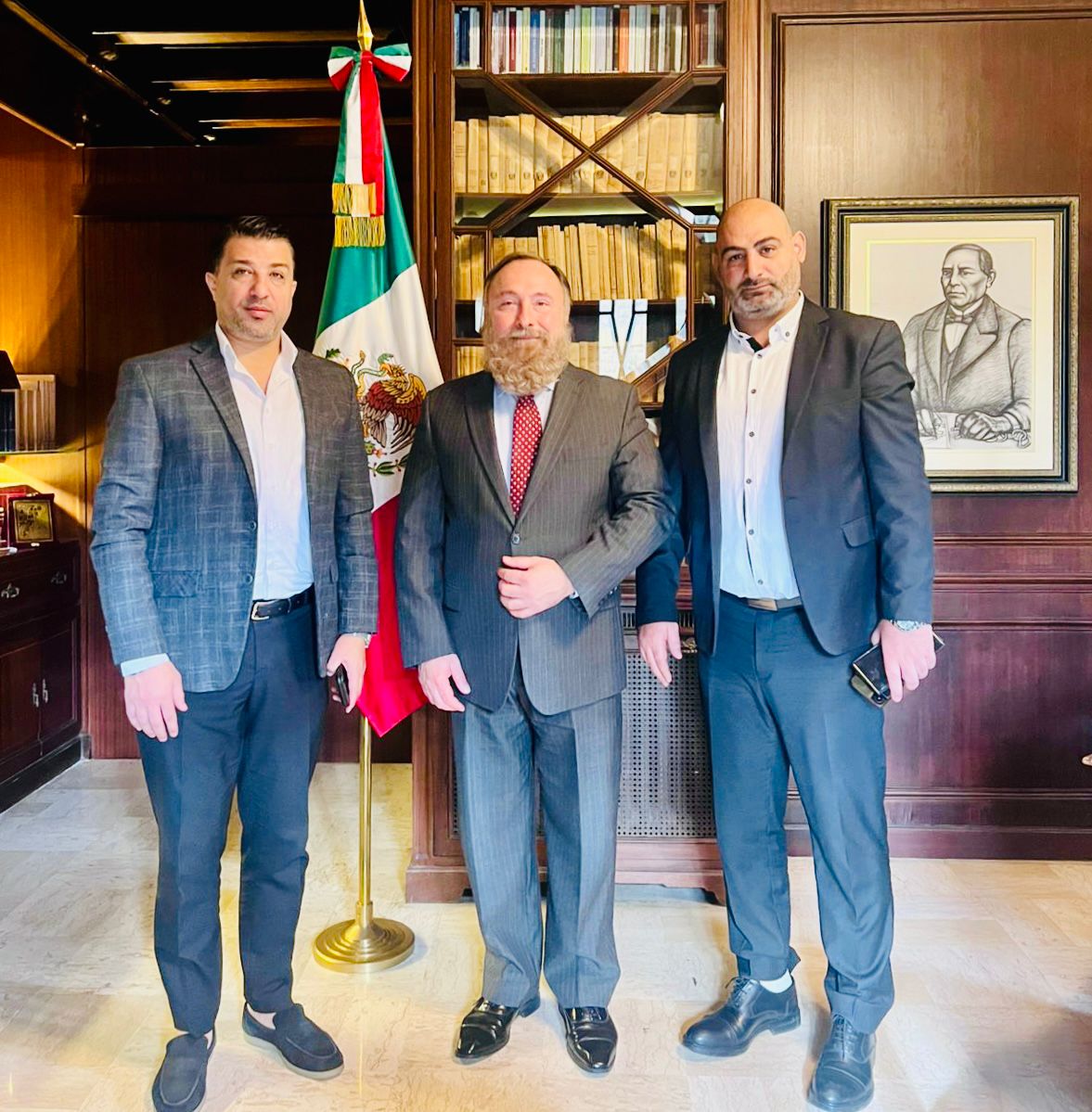 سفير المكسيك في لبنان يستقبل وفدًا إعلاميًا في زيارة معايدة