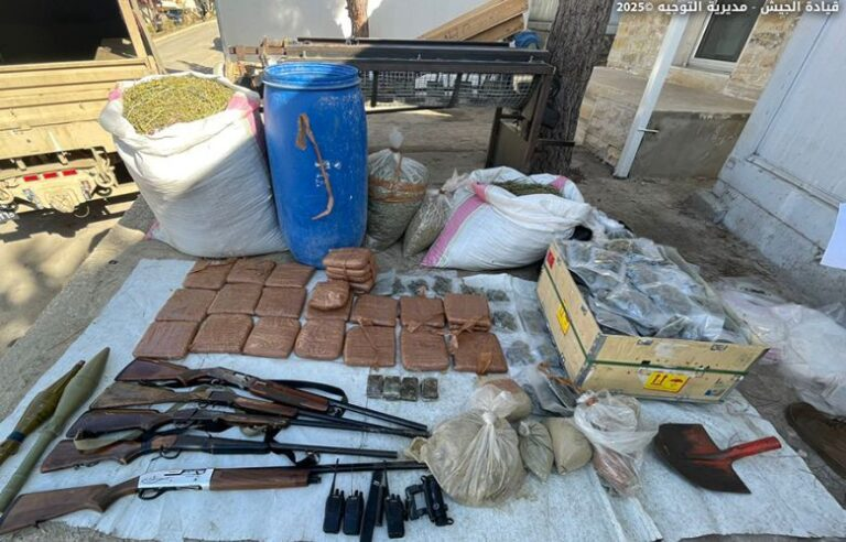 بالصور- في اليمونة.. ضبط معمل لتصنيع المخدرات وأعتدة عسكرية – image 113