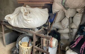 بالصور- في اليمونة.. ضبط معمل لتصنيع المخدرات وأعتدة عسكرية – image 114