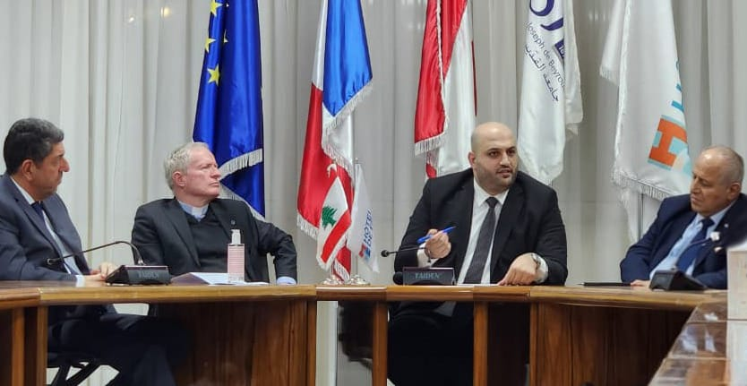 وزير الصحة في أوتيل ديو مكرمًا تقديرًا لدعمه الدائم للمؤسسات الصحية