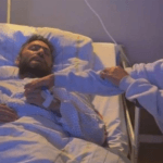 لا يترك سريره.. فنانٌ يكشف آخر المستجدات عن وضع تامر حسني الصحيّ – image 52