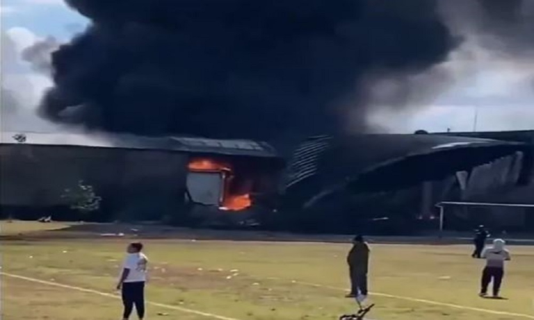 بالفيديو: قتلى في سقوط طائرة فوق ملعب كرة قدم – image 81