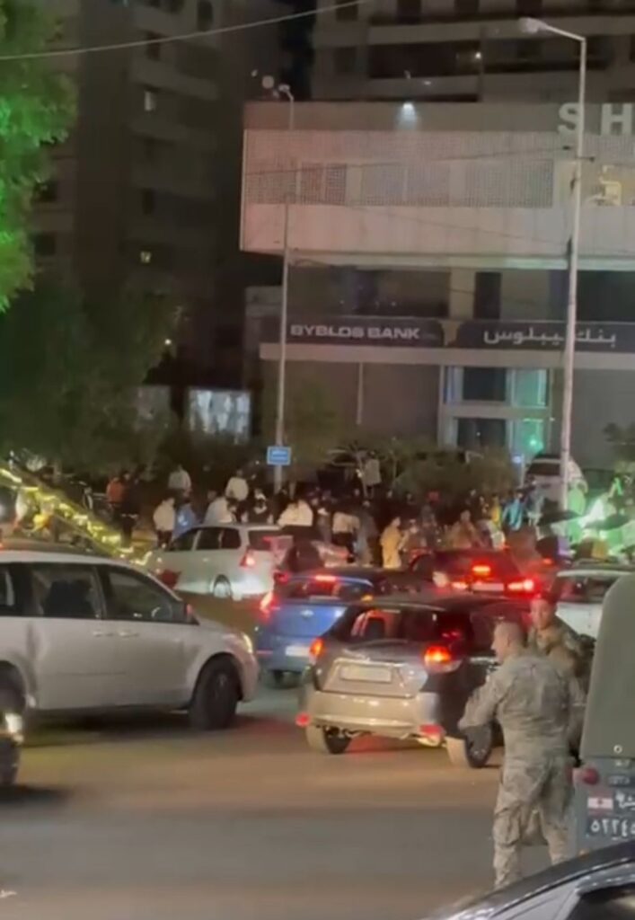 احتفالات بذكرى سقوط الأسد.. قطع طرق وإشكالات في عدد من المناطق اللبنانية – telegram cloud photo size 4 5890019537745283927 w