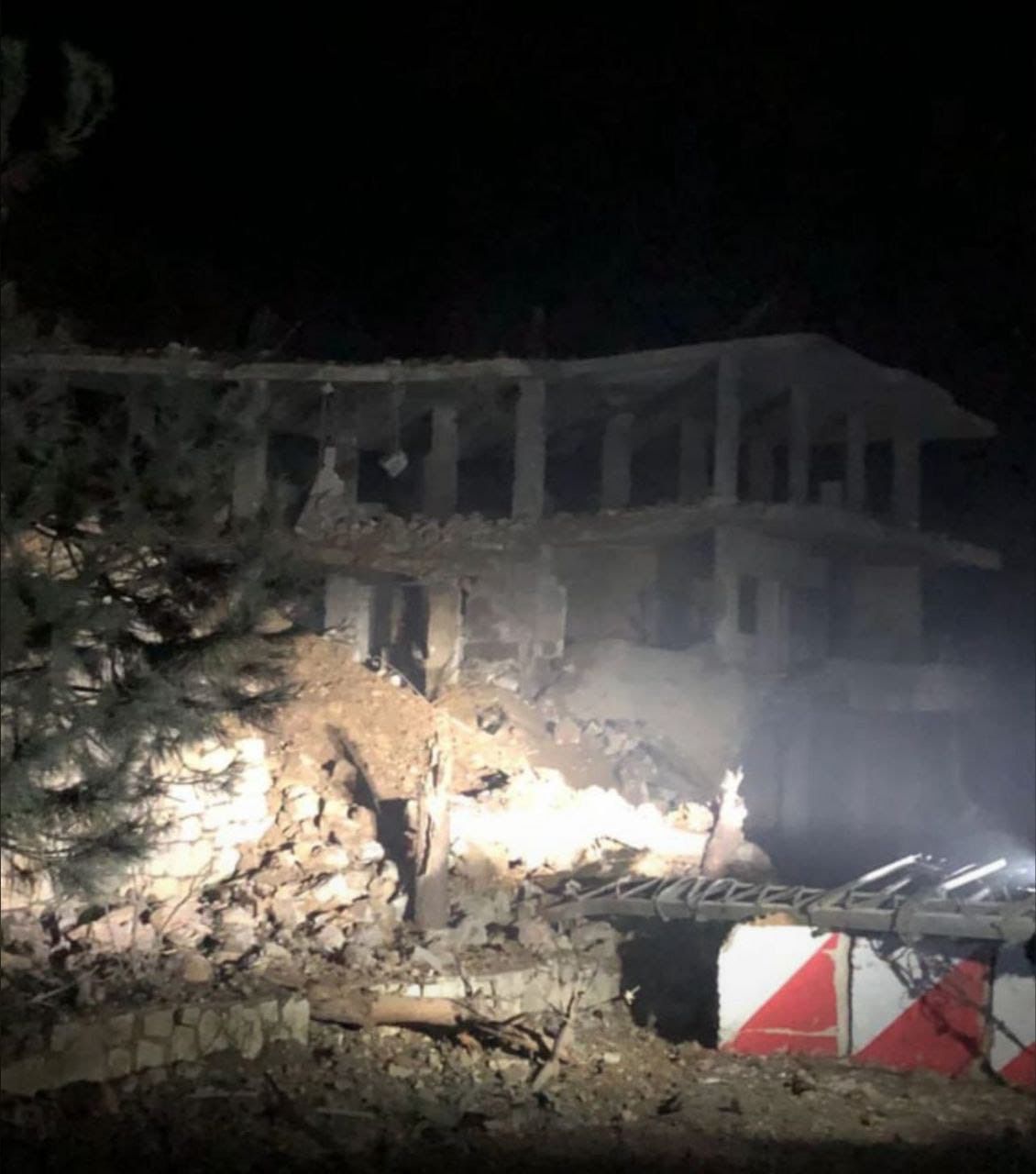 هنا الجنوب، هنا البقاع: جدران المنازل تستحيل وطنًا./ نادين خزعل.