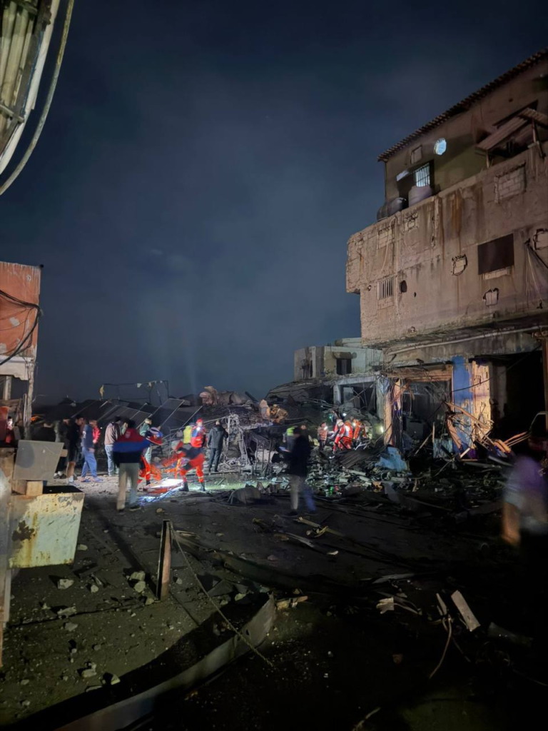 بالفيديو- إصابات جراء غارتين على منطقة سينيق في صيدا – image 17