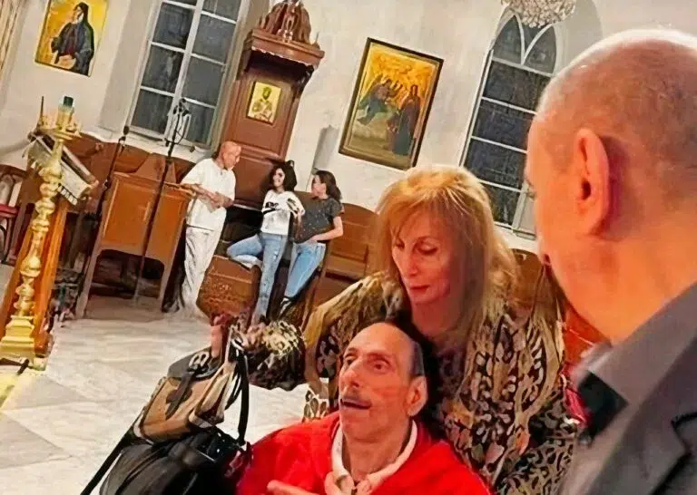 في مأتم حاشد.. فيروز تلقي نظرة الوداع الاخيرة على إبنها هلي – فيروز ونجلها هلي