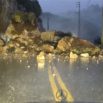 الأمطار تغلق طريقًا حيويًا جنوبًا..! – image 28