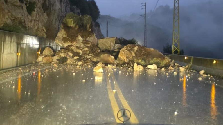 الأمطار تغلق طريقًا حيويًا جنوبًا..! – image 28