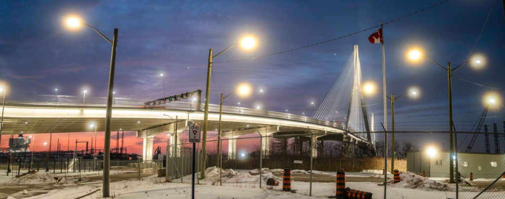 ترامب يلوّح بإغلاق جسر ديترويت – كندا الجديد كورقة ضغط تجارية – image 38