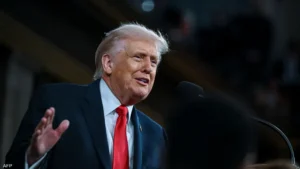 الرئيس الأميركي دونالد ترامب خلال إلقائه خطابًا أمام جلسة مشتركة للكونغرس استمر 108 دقائق