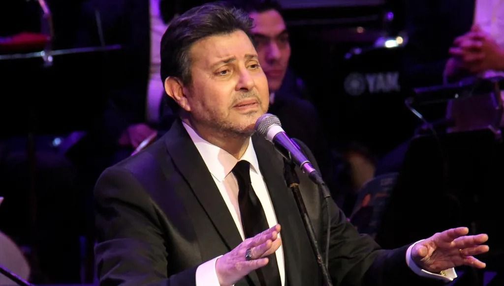 رحيل “أمير الغناء”… وفاة الفنان هاني شاكر بعد صراع مع المرض