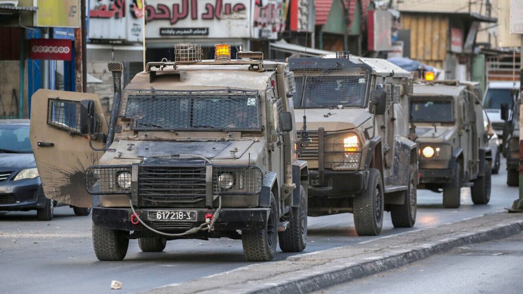 اقتحامات ليلية واعتقالات واعتداءات.. الاحتلال ومليشيات مستوطنيه يواصلون عدوانهم بالضفة