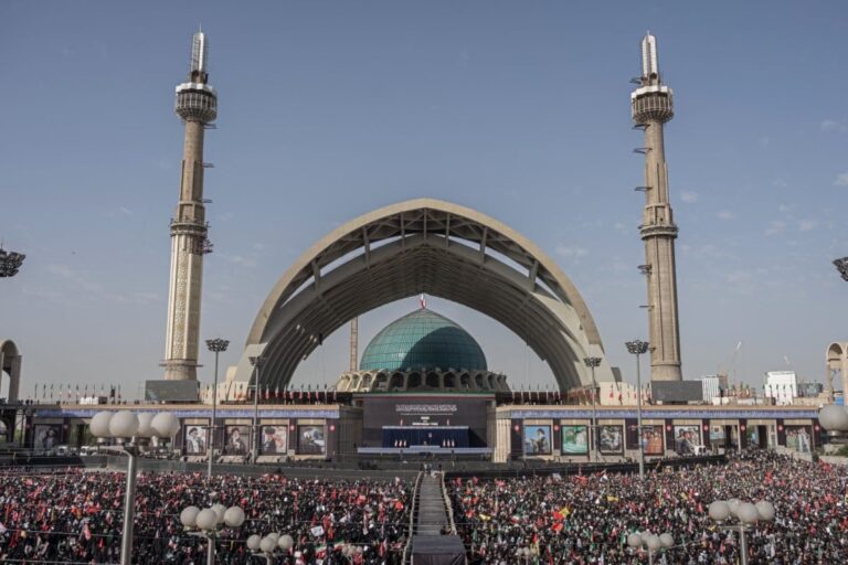 اعتراف إسرائيلي: التشييع المهيب للسيد علي خامنئي يعكس قوة إيران وتماسكها الداخلي